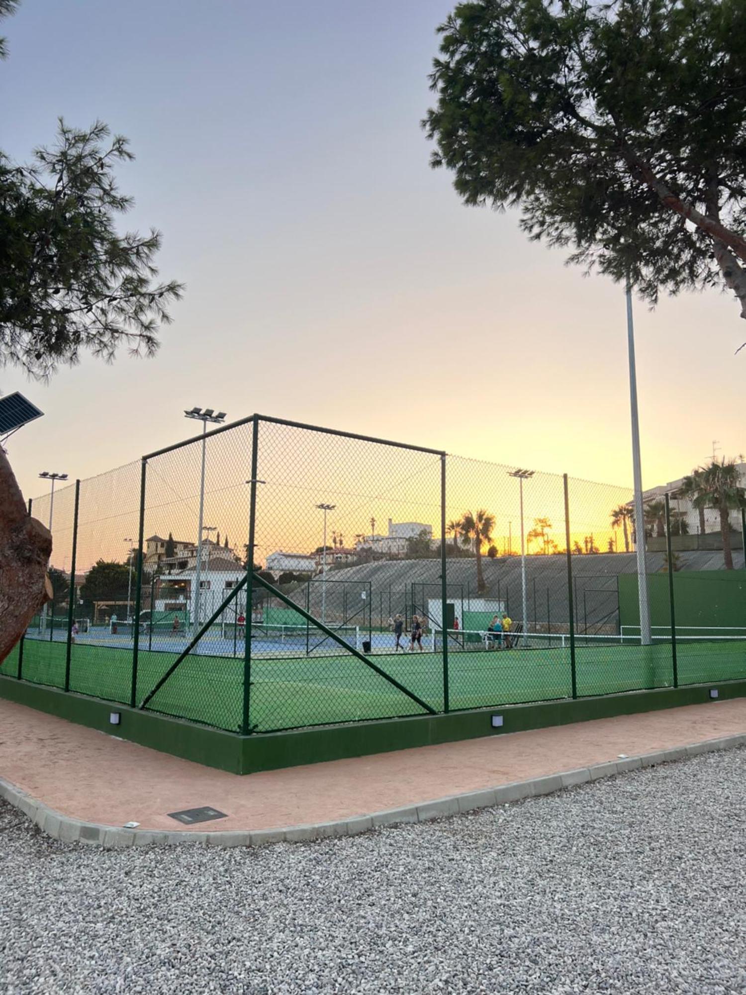 Piso Con Ac, Piscina Y Pista De Padel Y Tenis En Aguilas Exterior photo